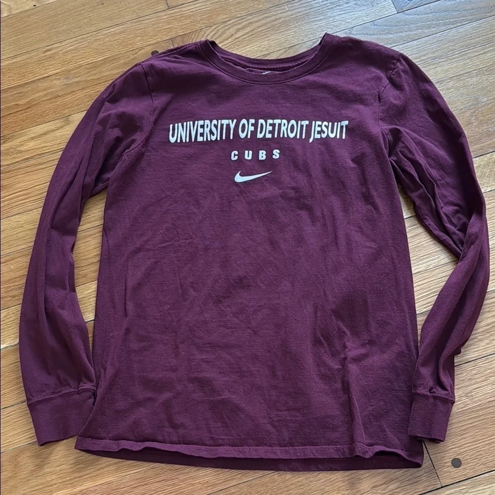 Nike University of Detroit Jesuit Maroon Long Sleeve T-Shirt Size Small
